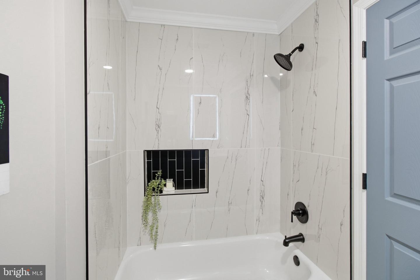 2122 Jefferson St Property Photo 24