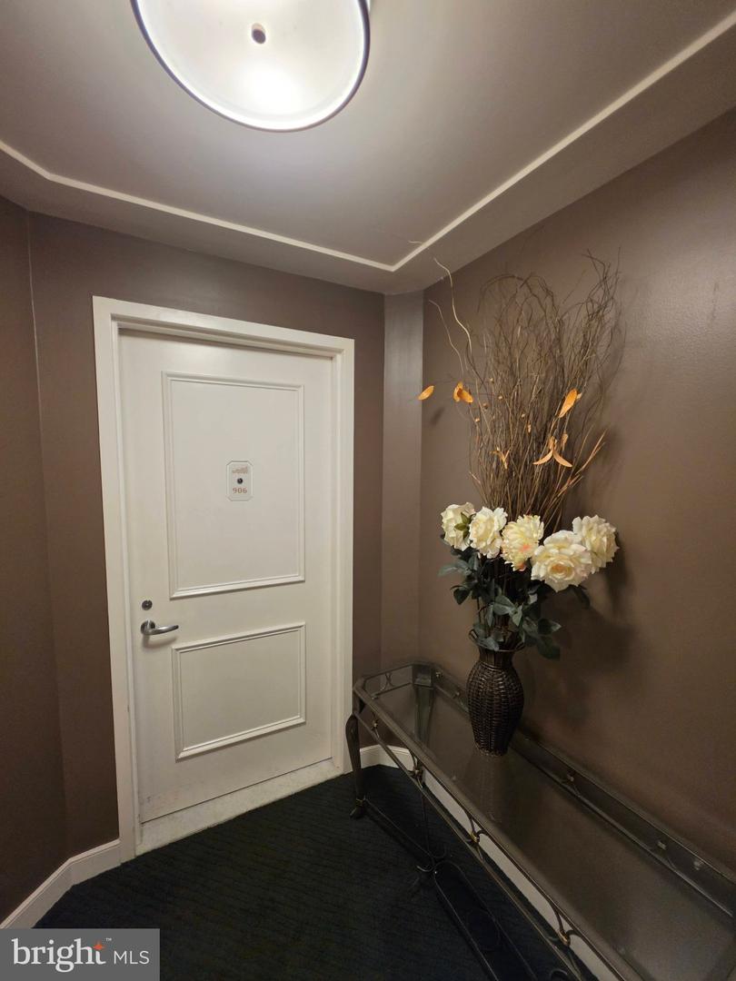 100 Harborview Dr #906 Property Photo 2