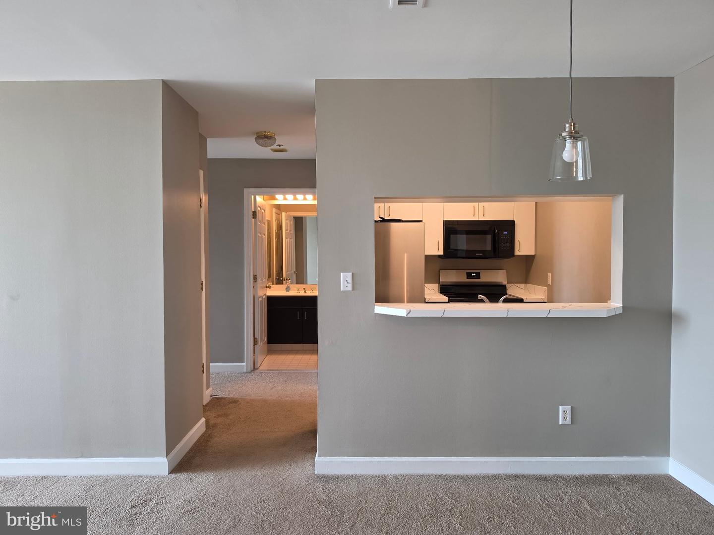 100 Harborview Dr #906 Property Photo 3