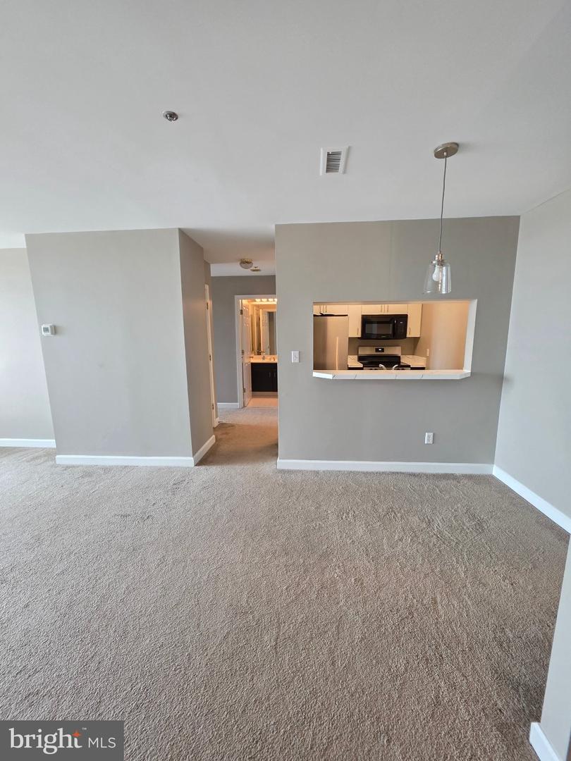 100 Harborview Dr #906 Property Photo 4
