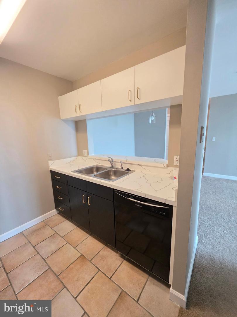100 Harborview Dr #906 Property Photo 6