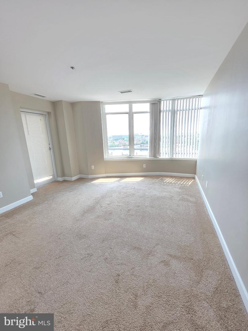 100 Harborview Dr #906 Property Photo 8