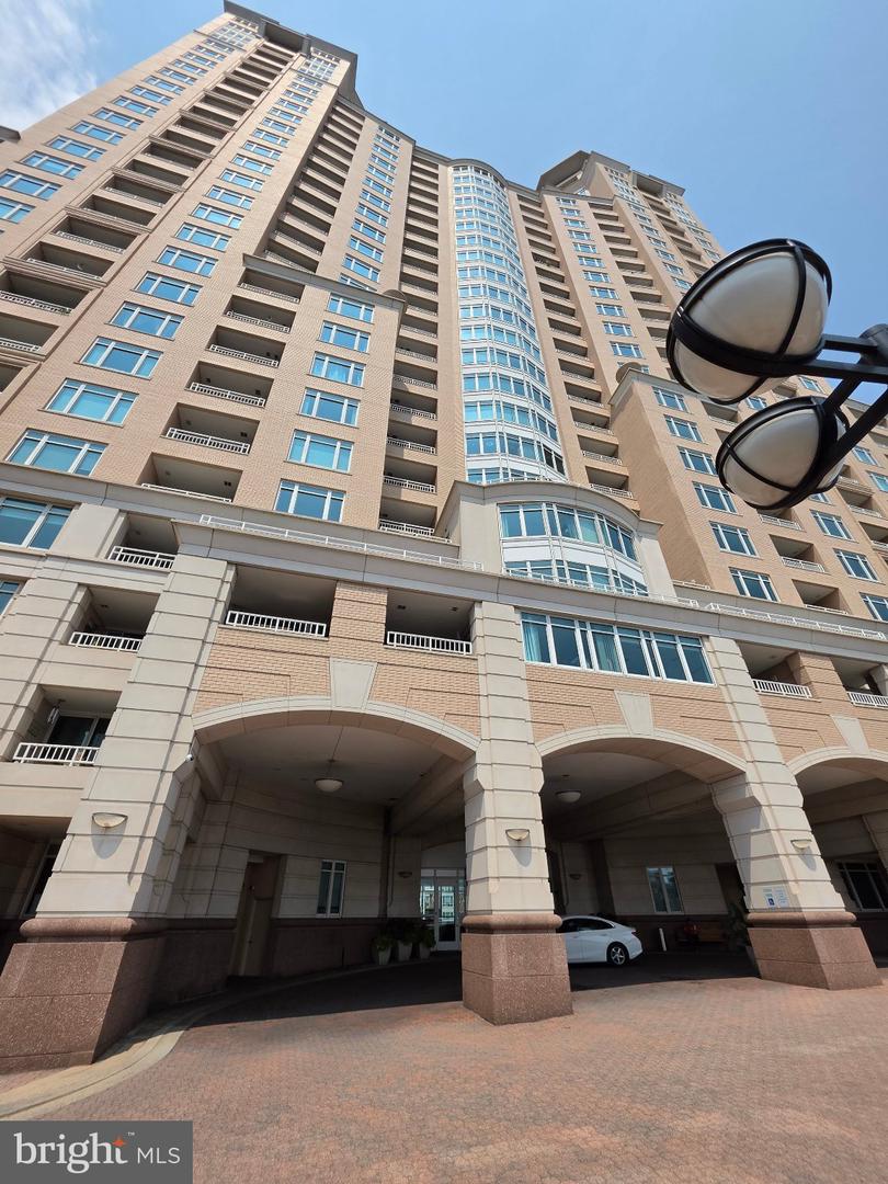 100 Harborview Dr #906 Property Photo 15