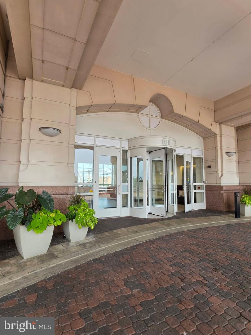 100 Harborview Dr #906 Property Photo 16
