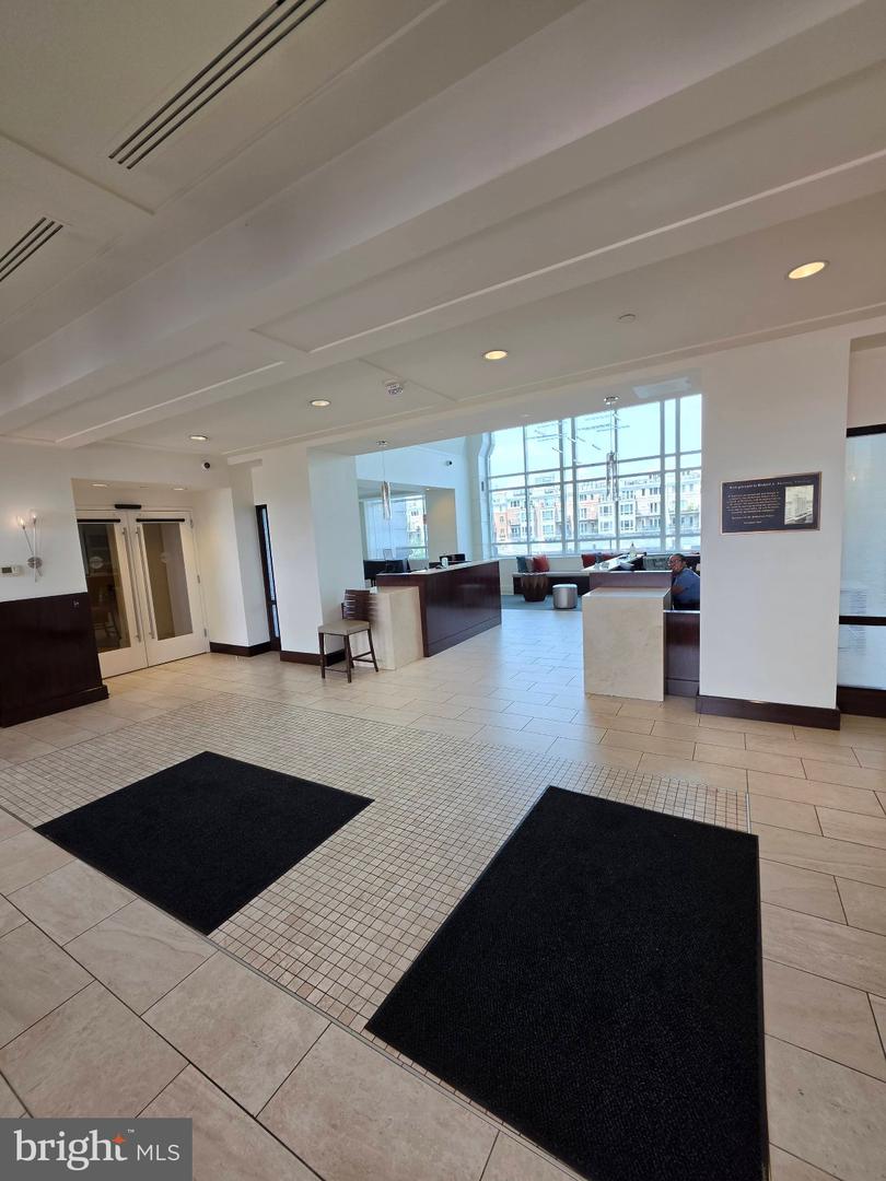 100 Harborview Dr #906 Property Photo 17