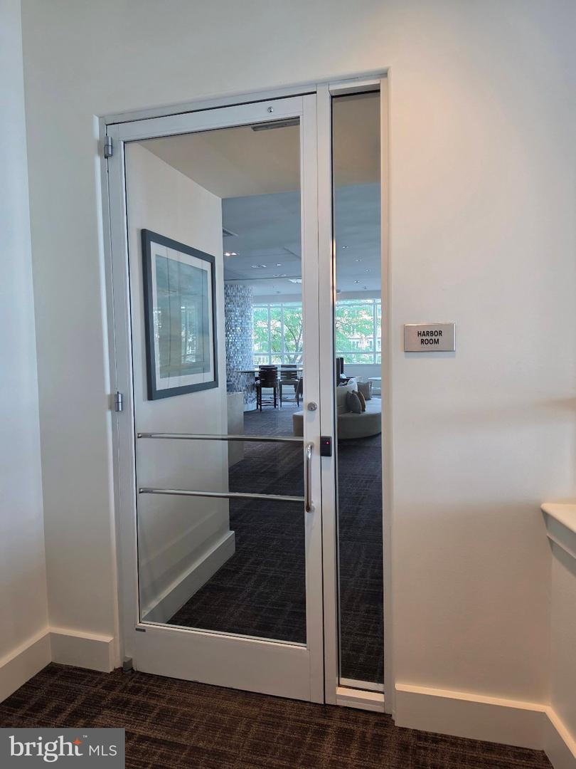 100 Harborview Dr #906 Property Photo 21