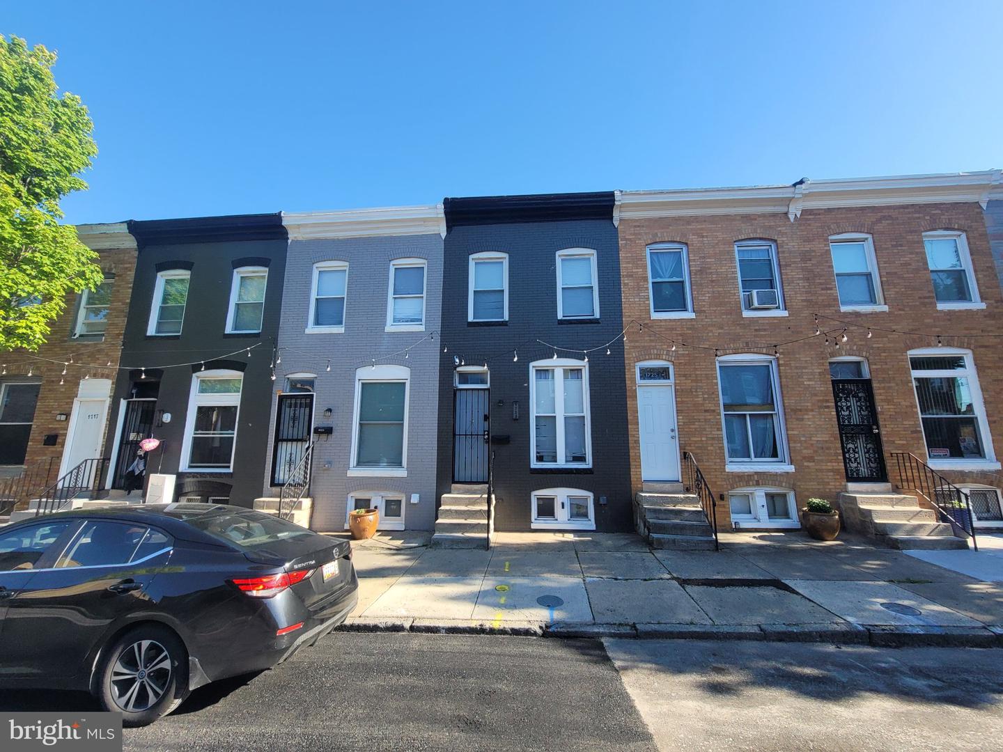 1723 Cole St Property Photo 1