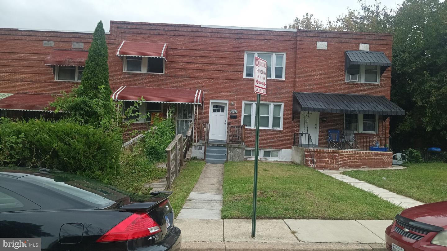 2524 RIGGS AVE Property Photo 1