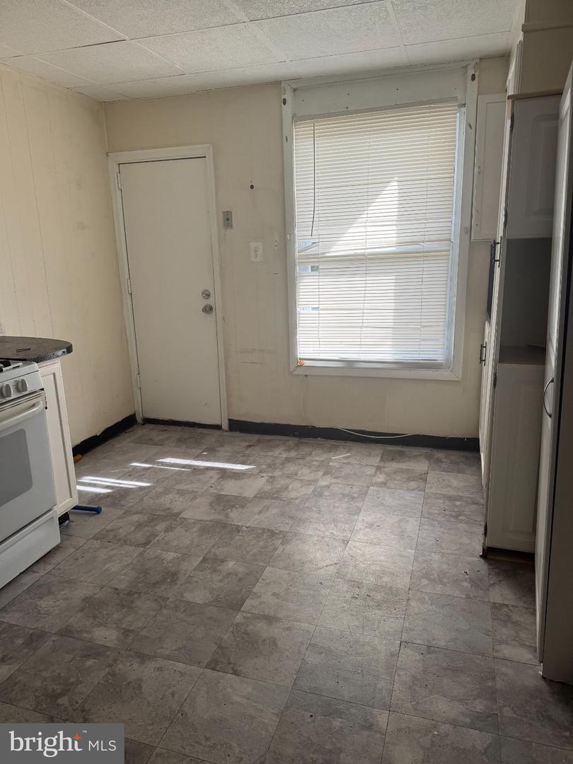 825 N Belnord Ave Property Photo 18