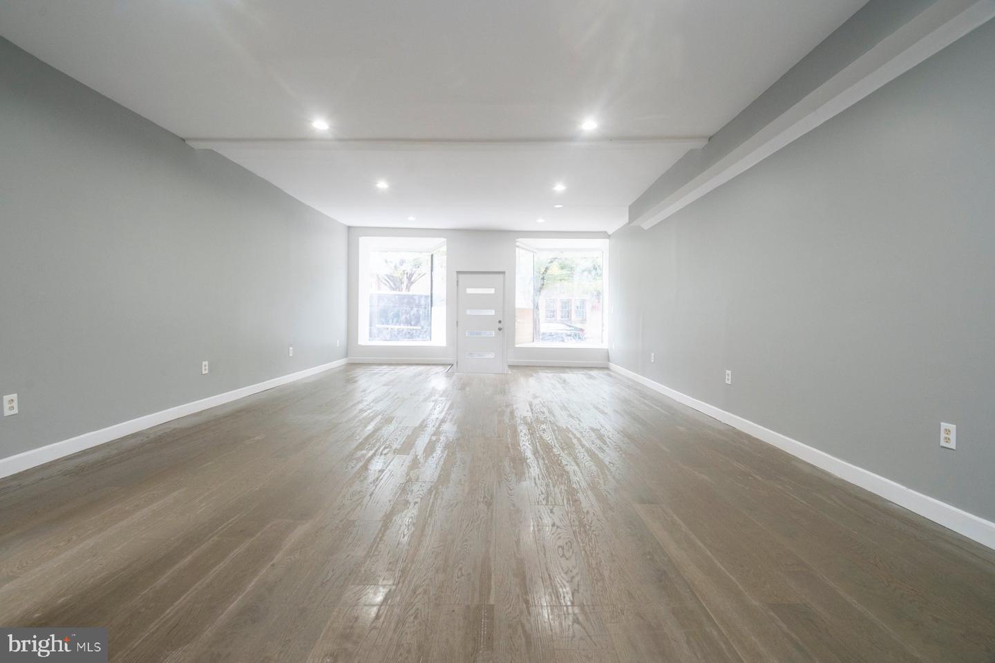 880 Washington Blvd Property Photo 3