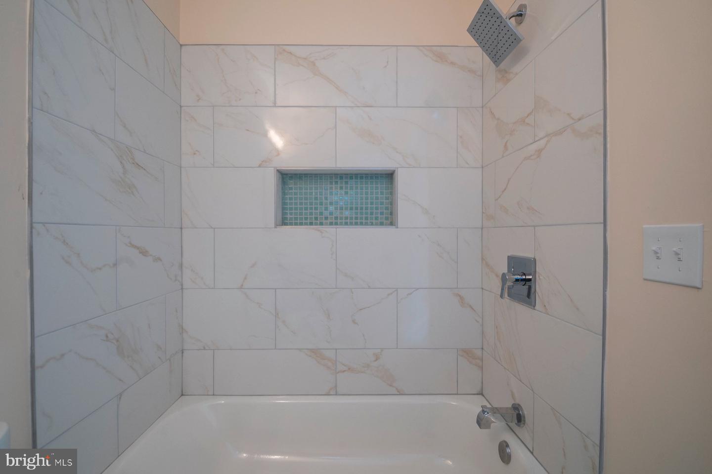 880 Washington Blvd Property Photo 18