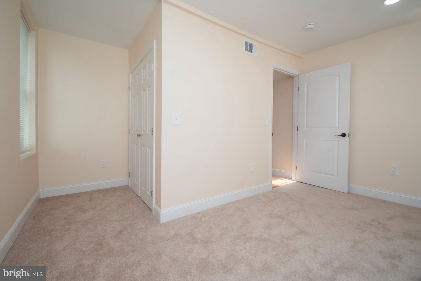 880 Washington Blvd Property Photo 21