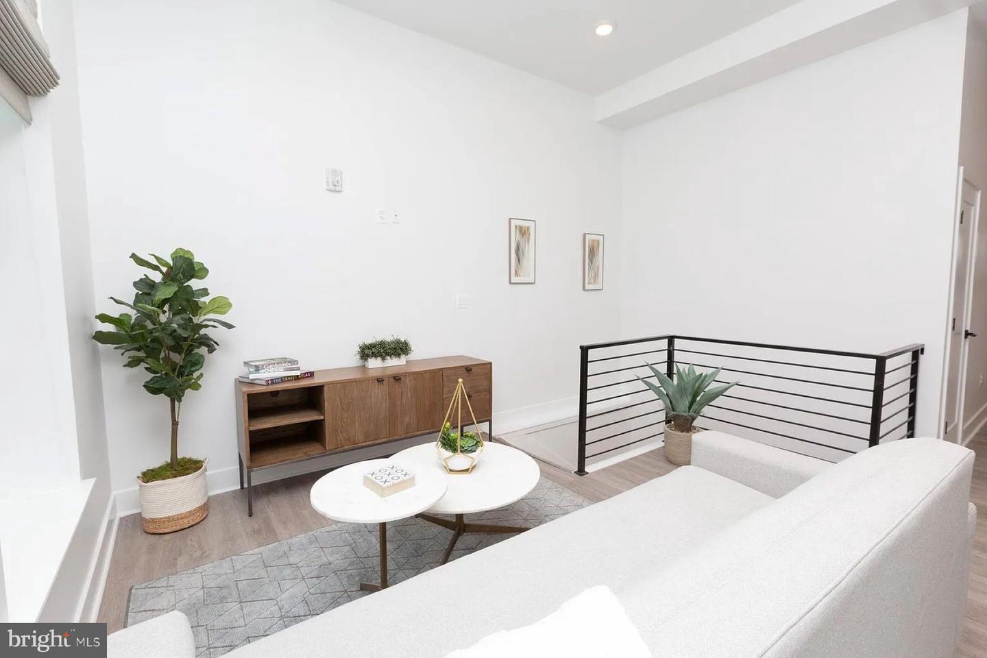 1742 Fleet St #303 Property Photo 6