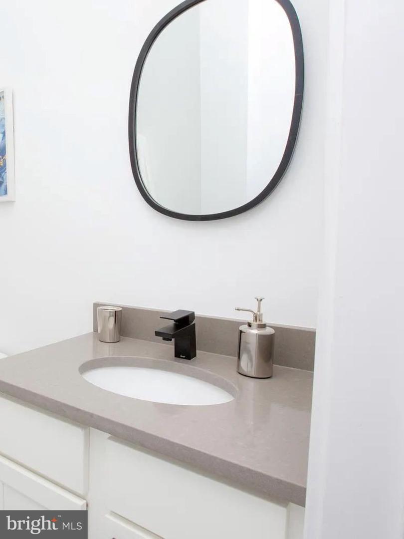 1742 Fleet St #303 Property Photo 10
