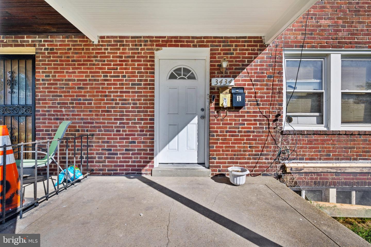 3434 Mayfield Ave Property Photo 4