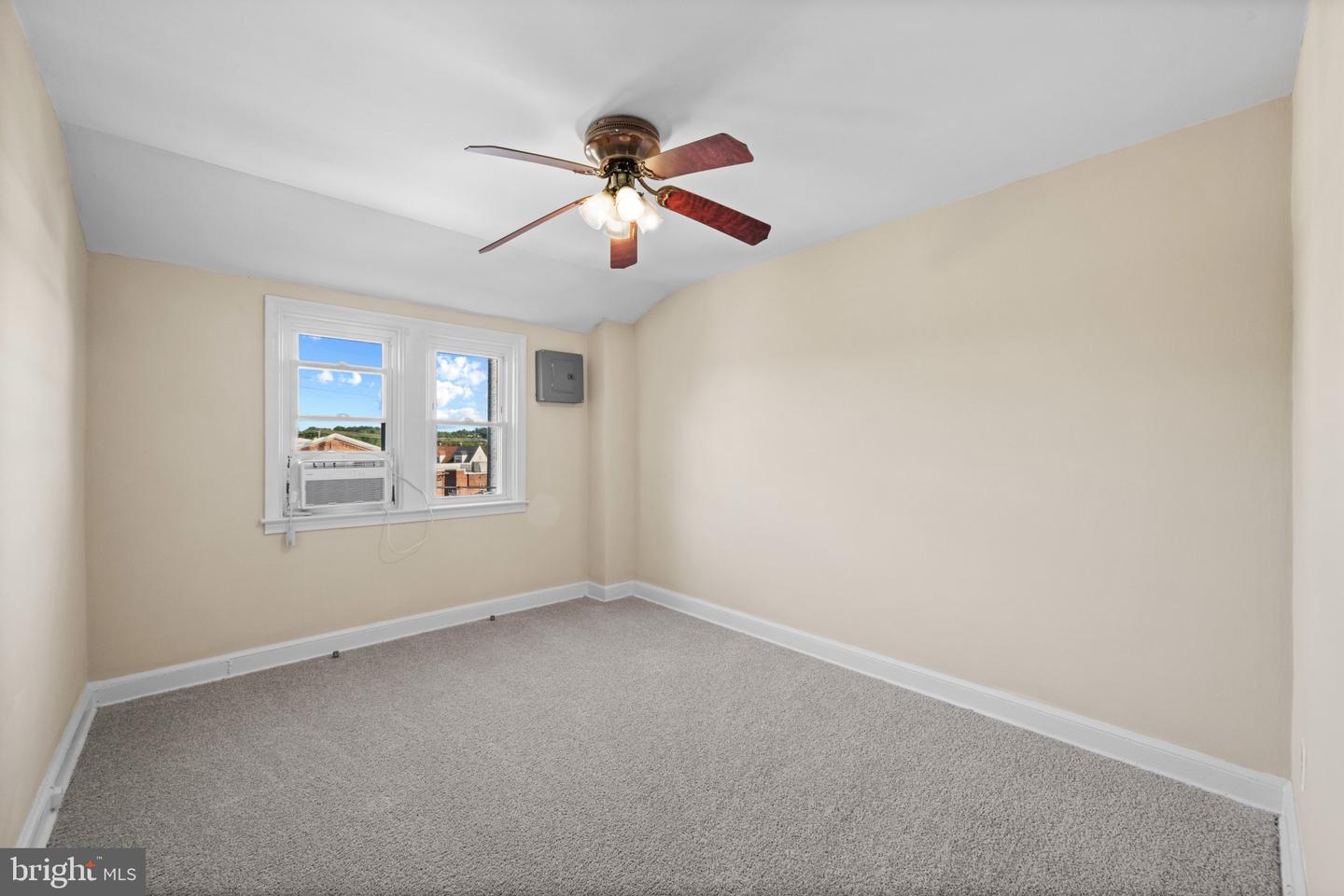 3434 Mayfield Ave Property Photo 5