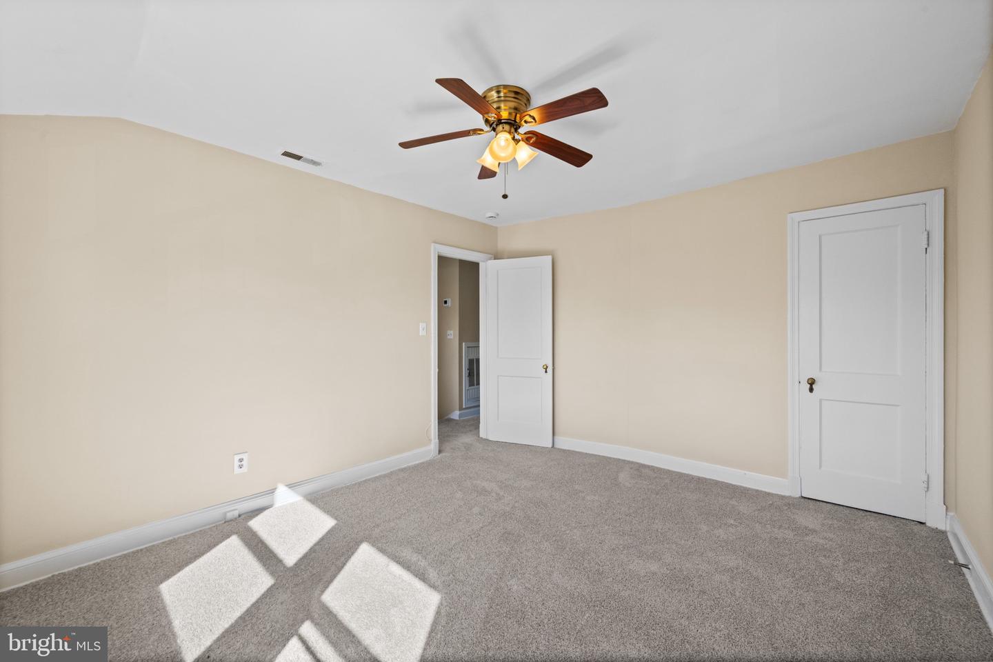 3434 Mayfield Ave Property Photo 7