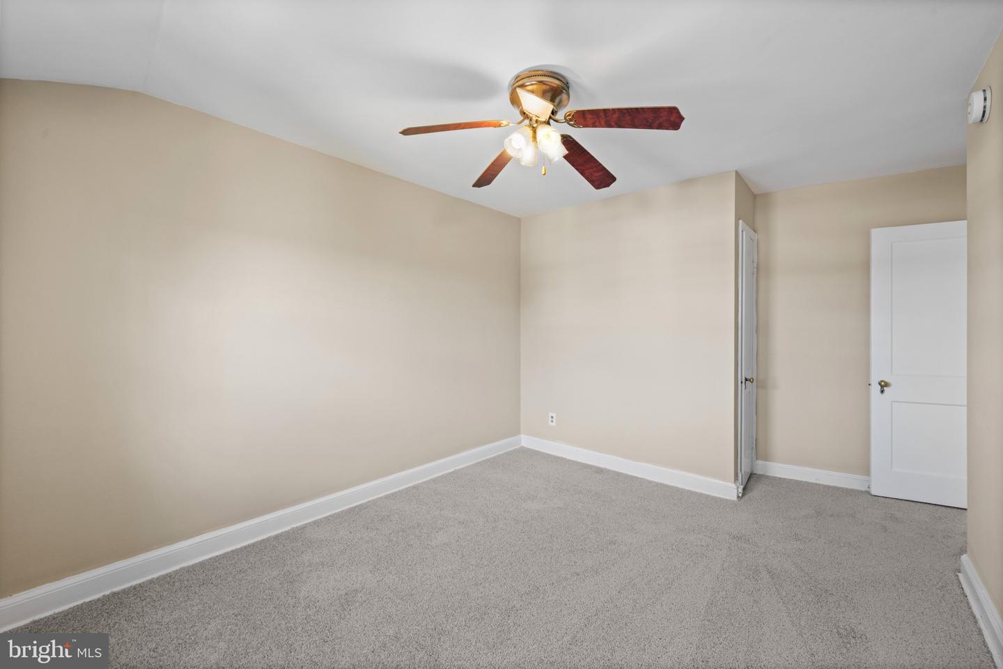 3434 Mayfield Ave Property Photo 8