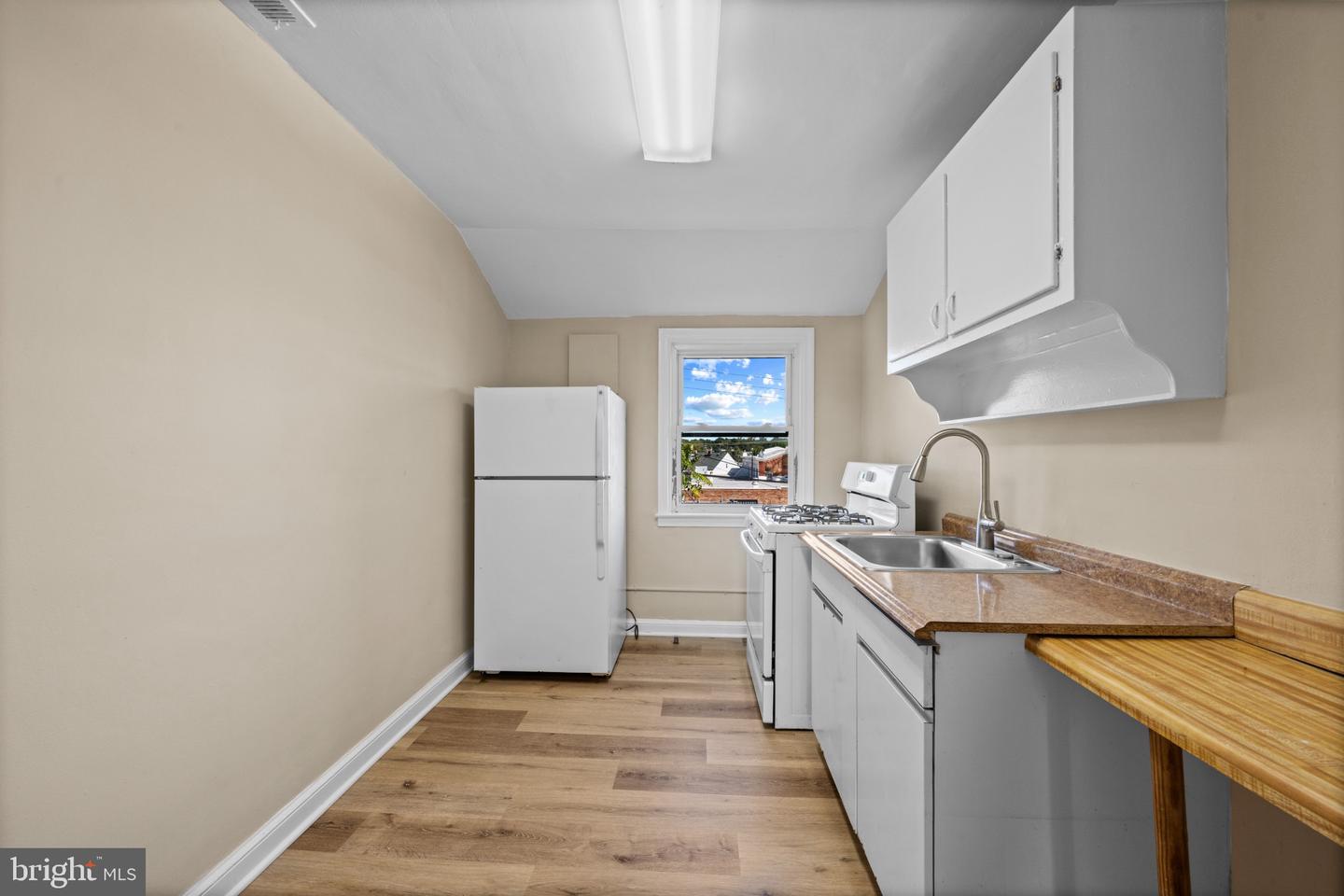 3434 Mayfield Ave Property Photo 12
