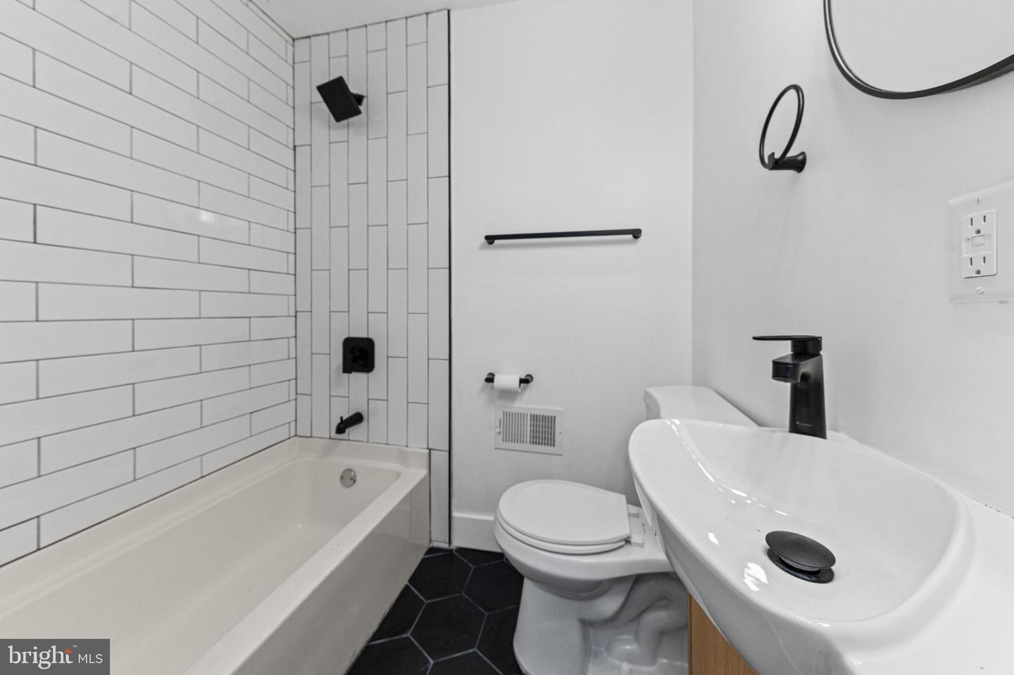 914 N Milton Ave Property Photo 5