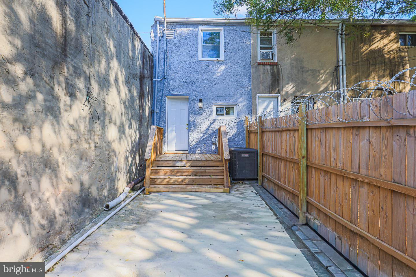 1318 N Spring St Property Photo 16