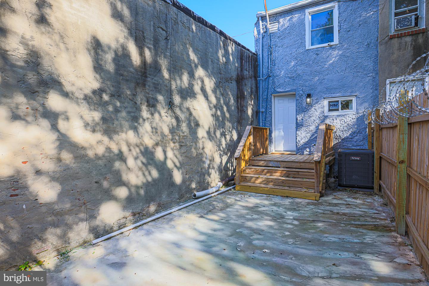 1318 N Spring St Property Photo 17