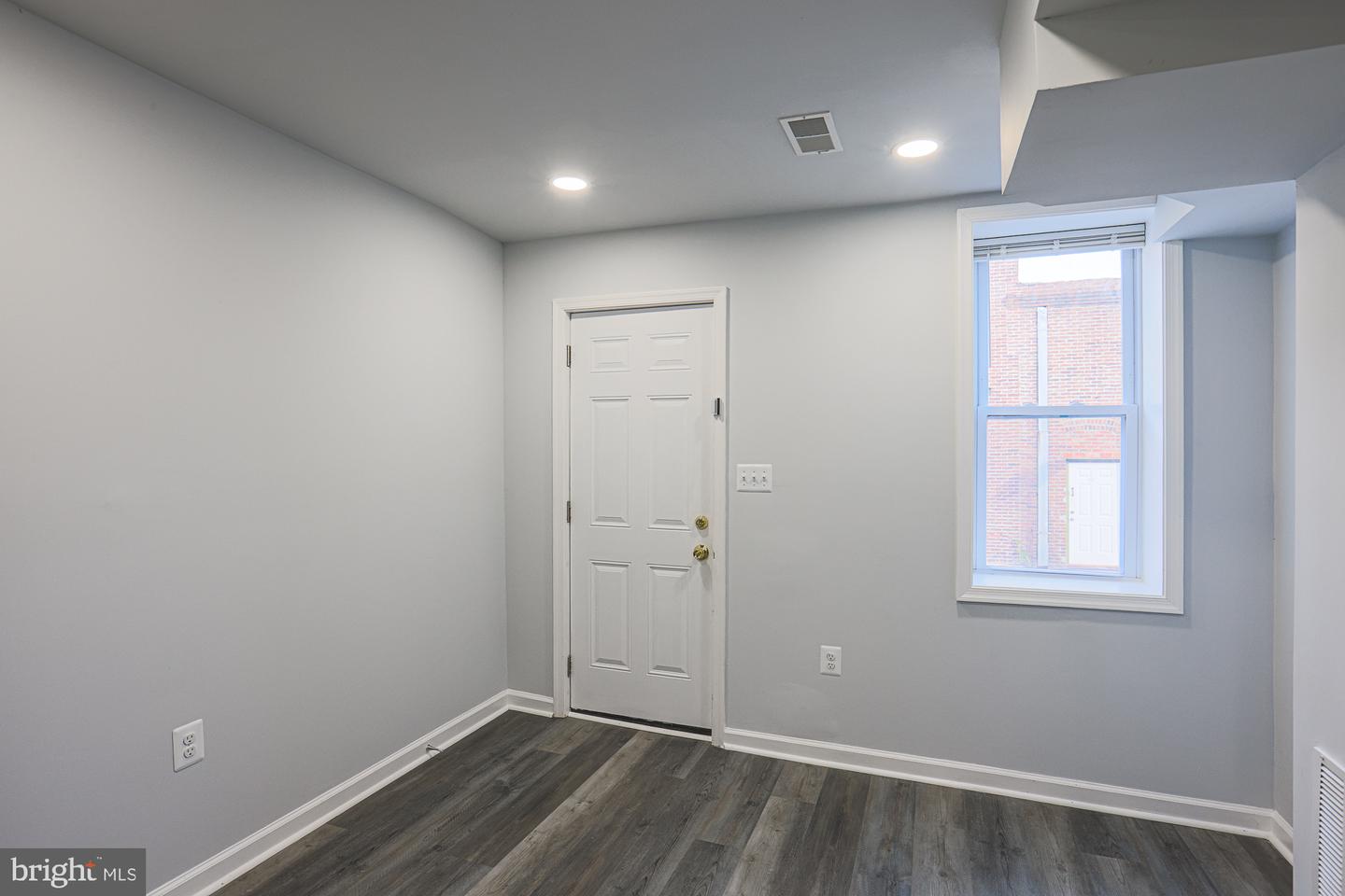 1318 N Spring St Property Photo 24