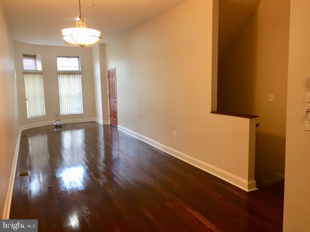 2225-#b Brookfield Ave Property Photo 2