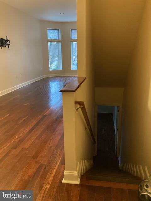 2225-#b Brookfield Ave Property Photo 3