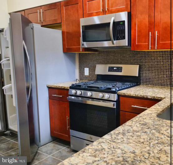 2225-#b Brookfield Ave Property Photo 5