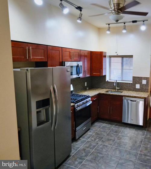2225-#b Brookfield Ave Property Photo 6