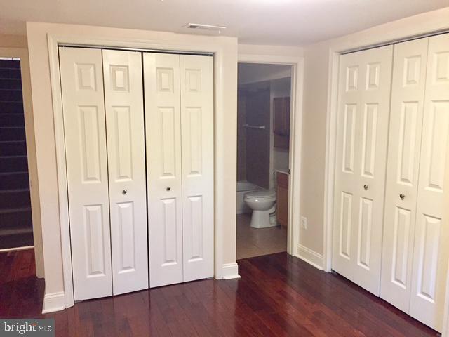 2225-#b Brookfield Ave Property Photo 8