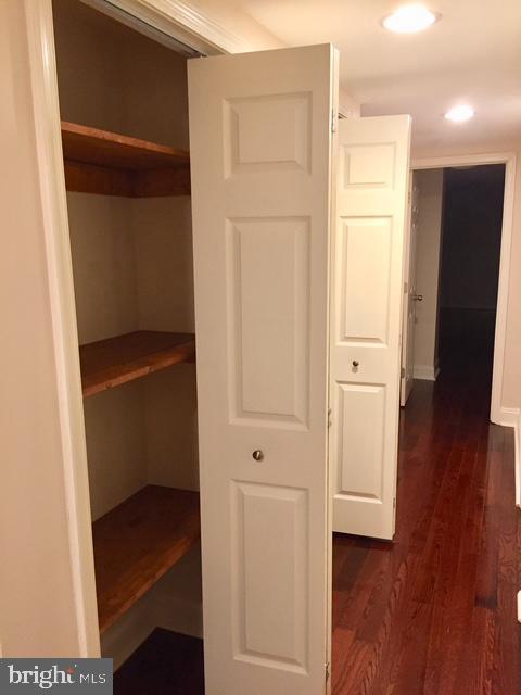 2225-#b Brookfield Ave Property Photo 9