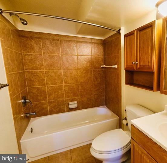 2225-#b Brookfield Ave Property Photo 13