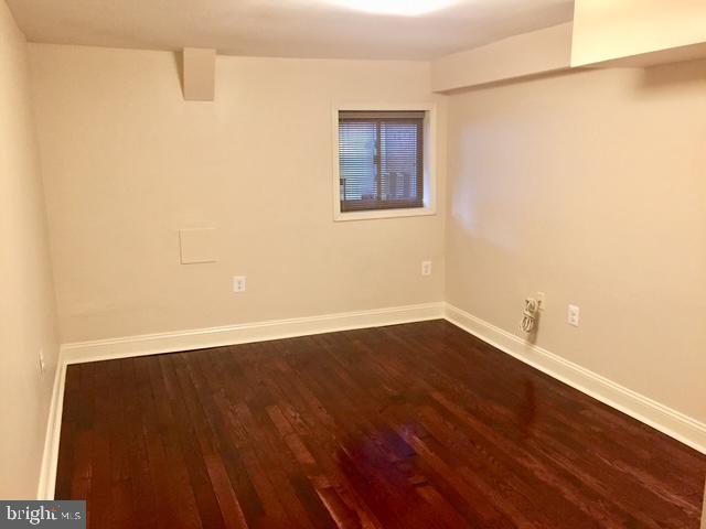 2225-#b Brookfield Ave Property Photo 15