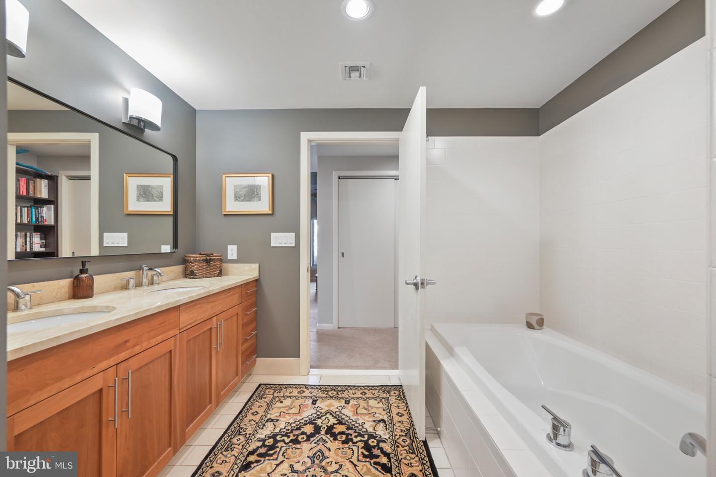 1200 Steuart St #327 Property Photo 33