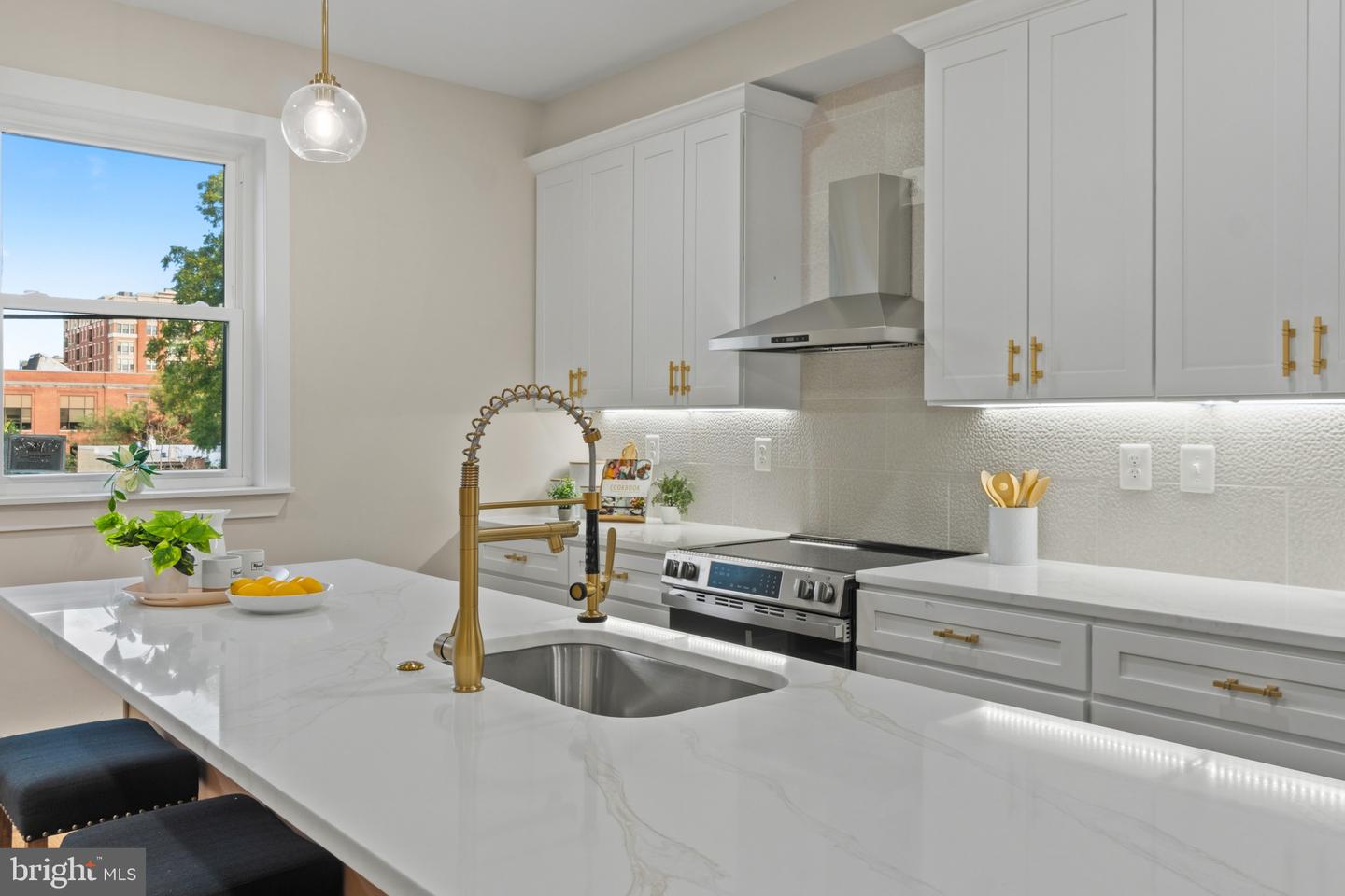 3921 Roland Ave Property Photo 10