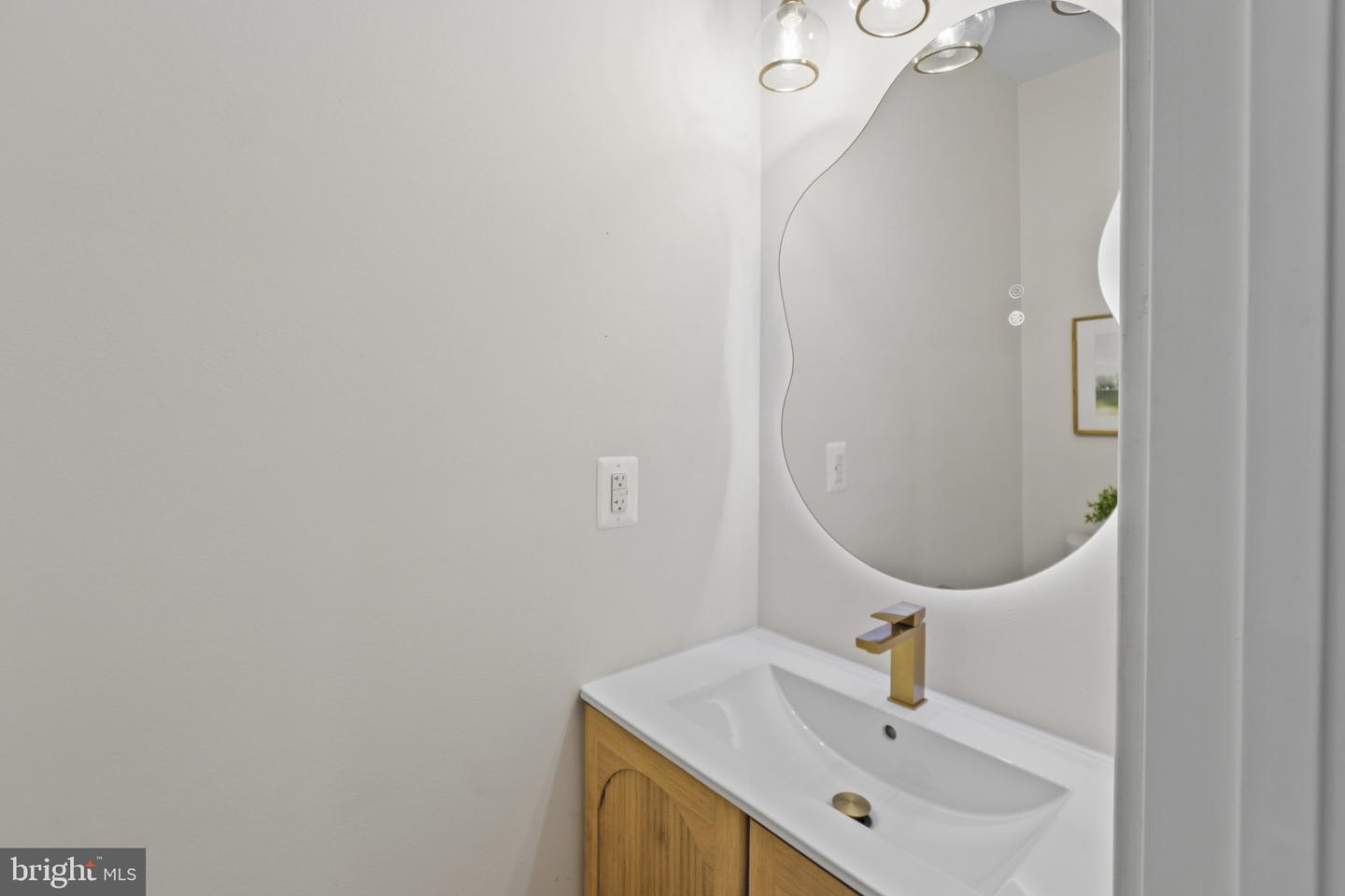 3921 Roland Ave Property Photo 12