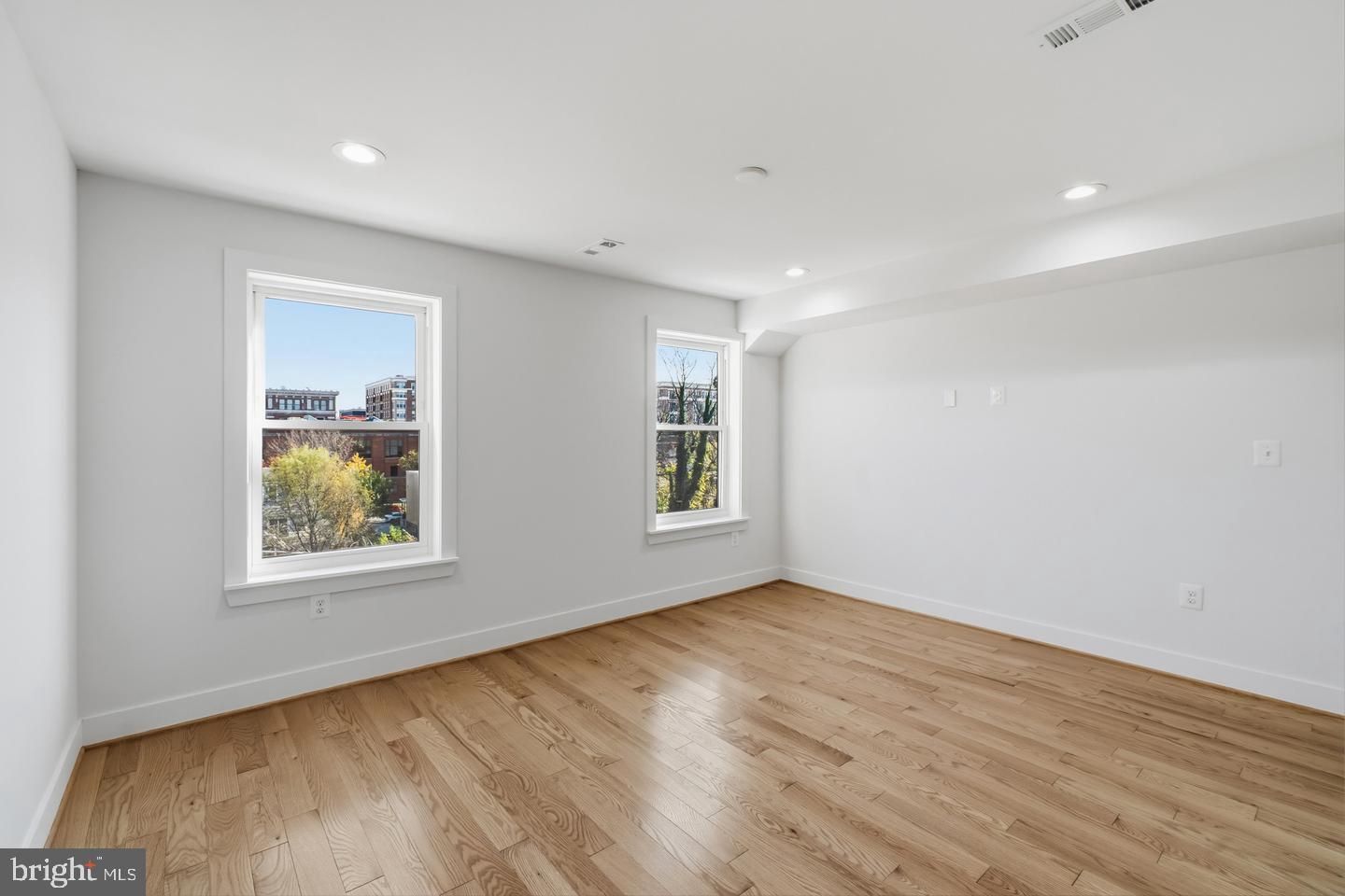 3921 Roland Ave Property Photo 18