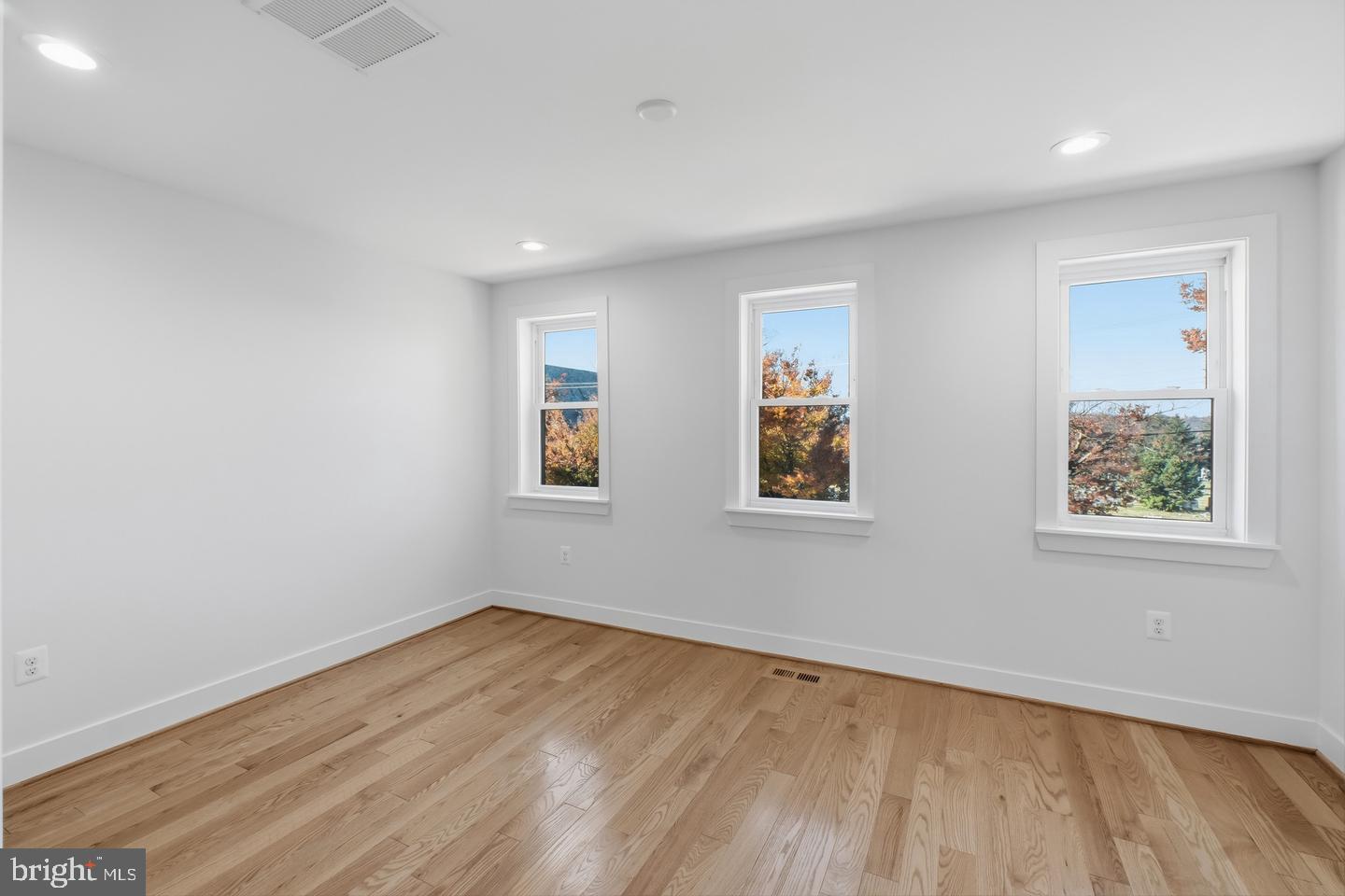 3921 Roland Ave Property Photo 19