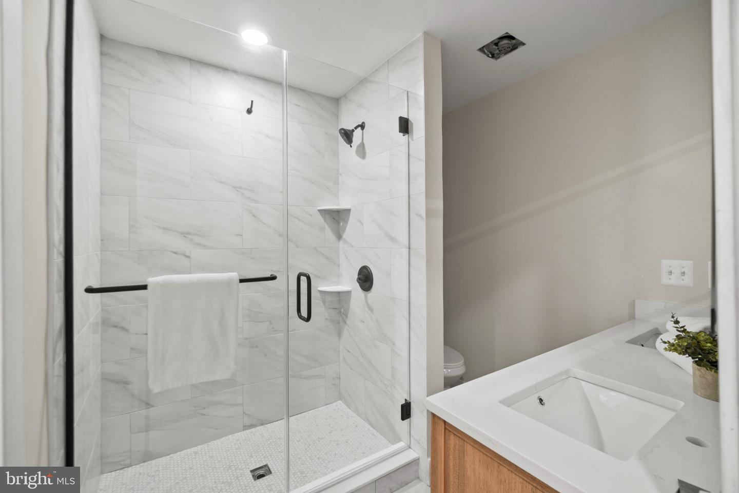 3921 Roland Ave Property Photo 21
