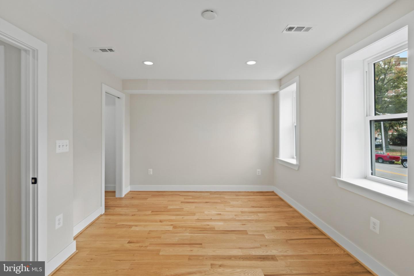 3921 Roland Ave Property Photo 22