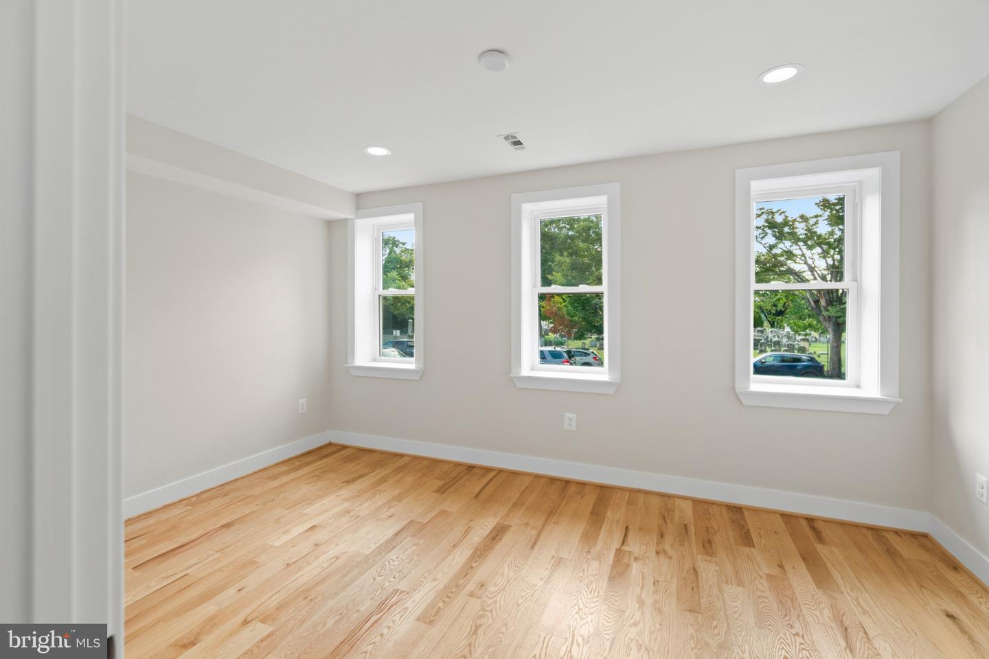 3921 Roland Ave Property Photo 23
