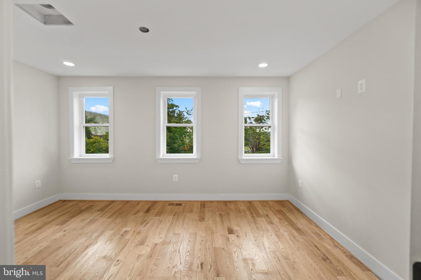 3921 Roland Ave Property Photo 24
