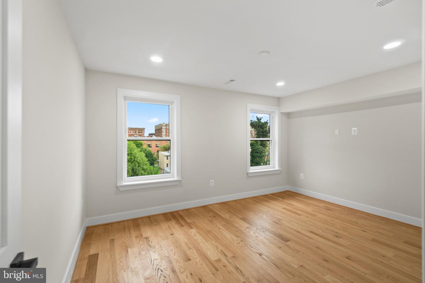 3921 Roland Ave Property Photo 31