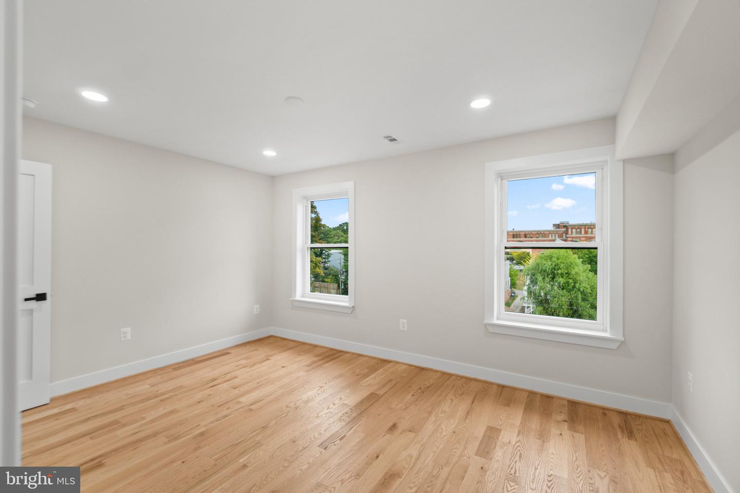 3921 Roland Ave Property Photo 32