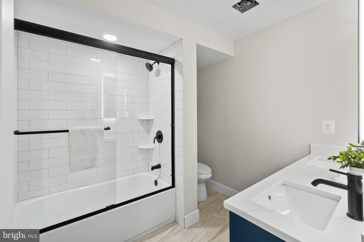 3921 Roland Ave Property Photo 33