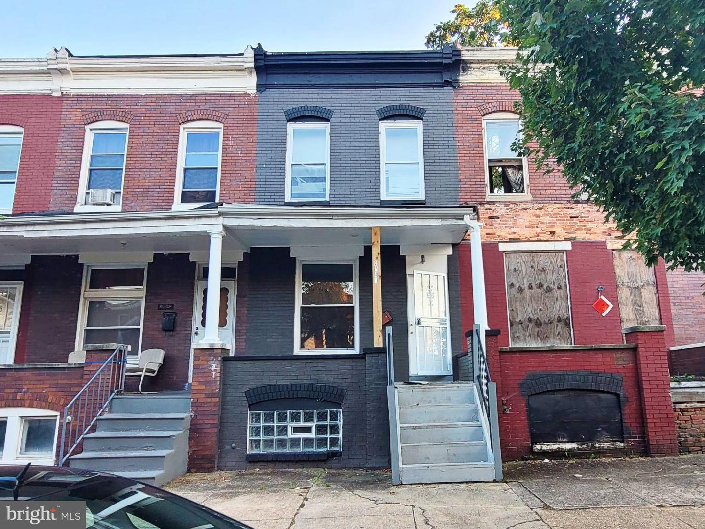 2741 W Fairmount Ave Property Photo 1