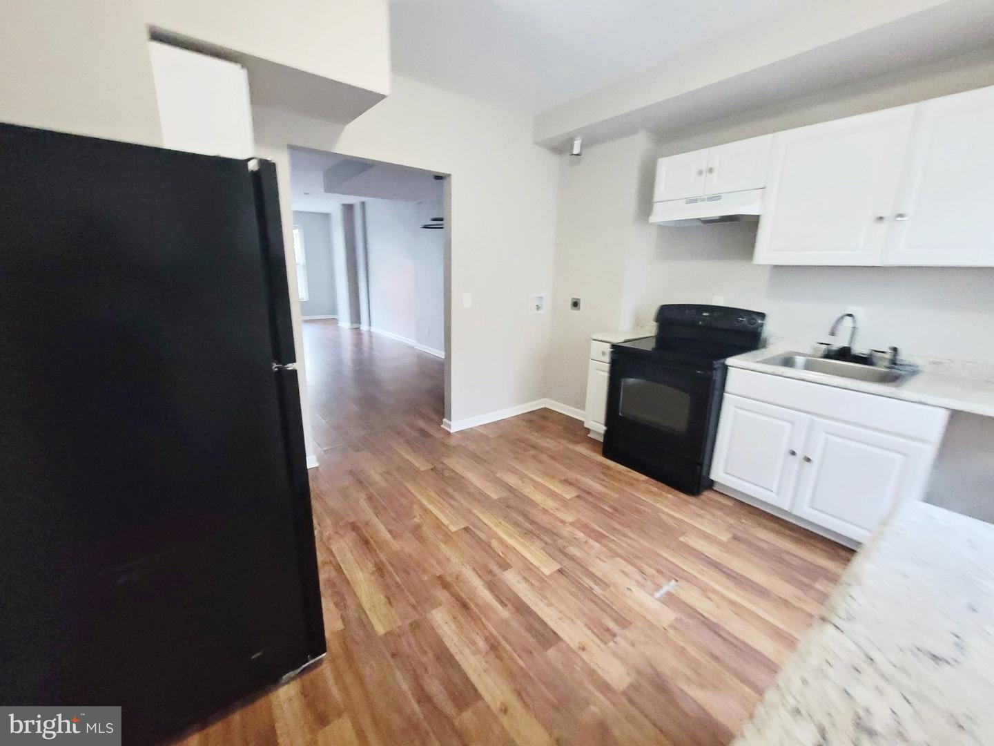 2741 W Fairmount Ave Property Photo 10