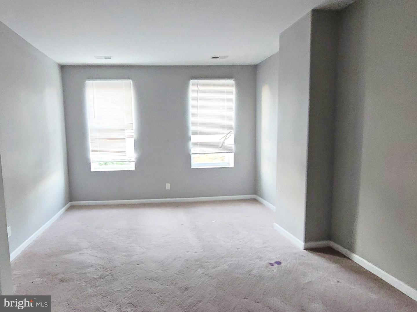2741 W Fairmount Ave Property Photo 11